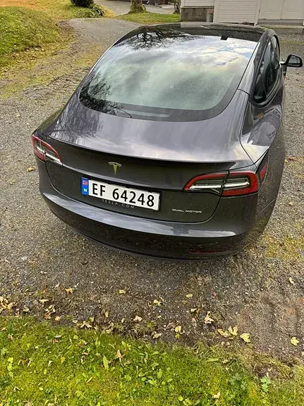 Tesla Model 3 2023 photo 4