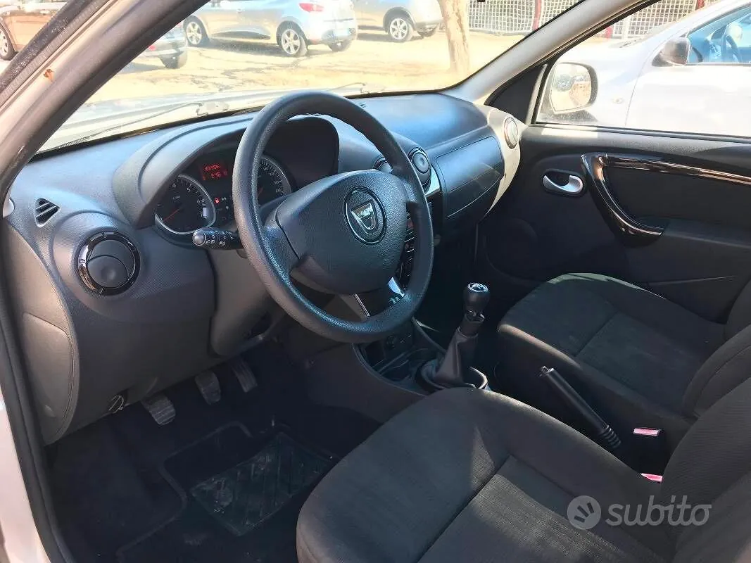 Dacia Duster 2011 photo 5