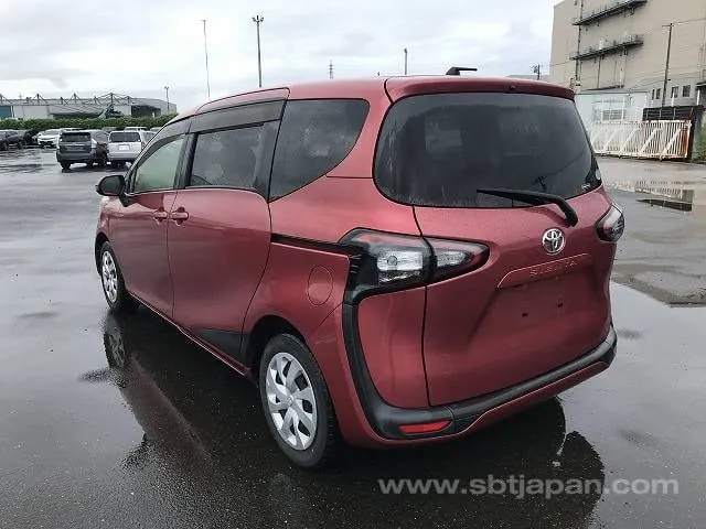 Toyota Sienta G 2017 photo 3