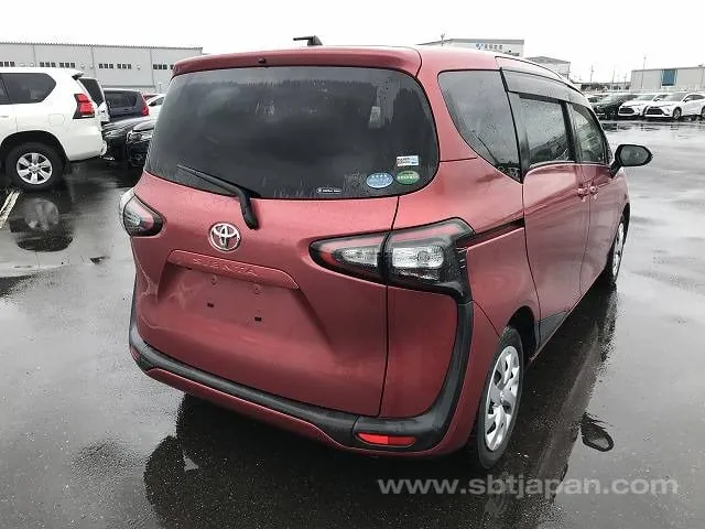 Toyota Sienta G 2017 photo 4