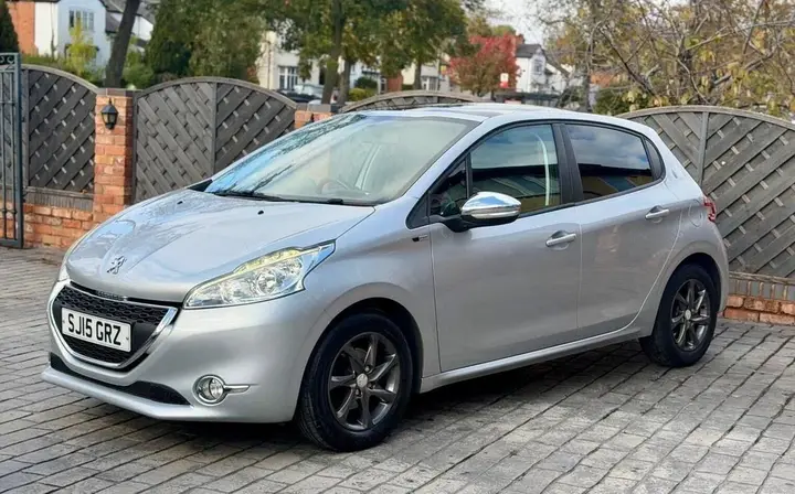 Peugeot 208 2015 photo 4