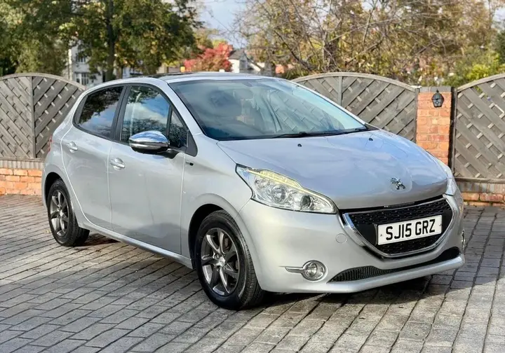 Peugeot 208 2015 photo 2