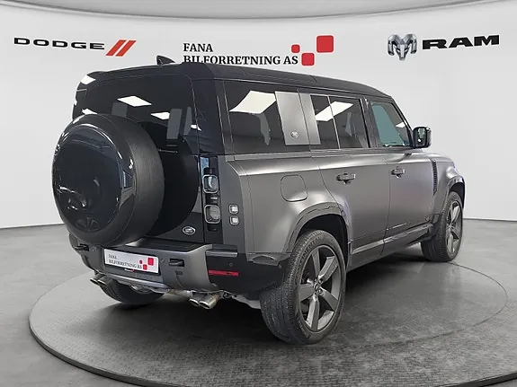 Land Rover Defender 110 2023 photo 3