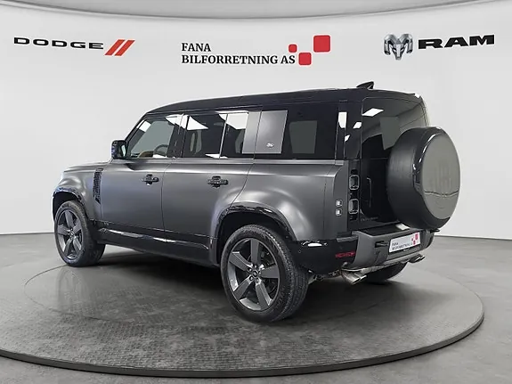 Land Rover Defender 110 2023 photo 2