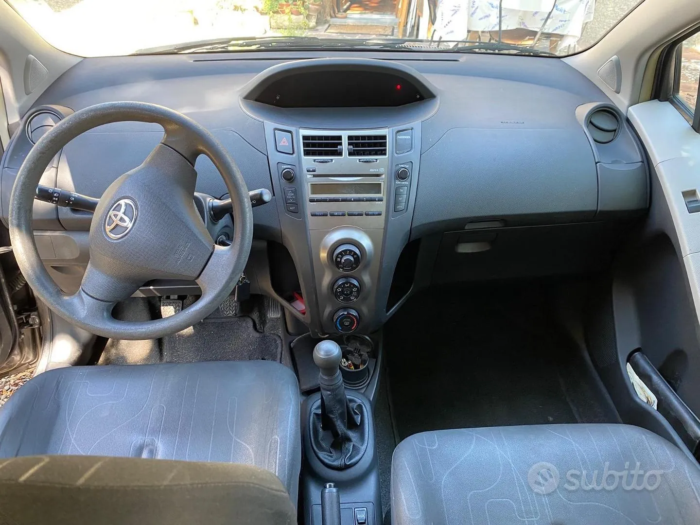 Toyota Yaris 2011 photo 3