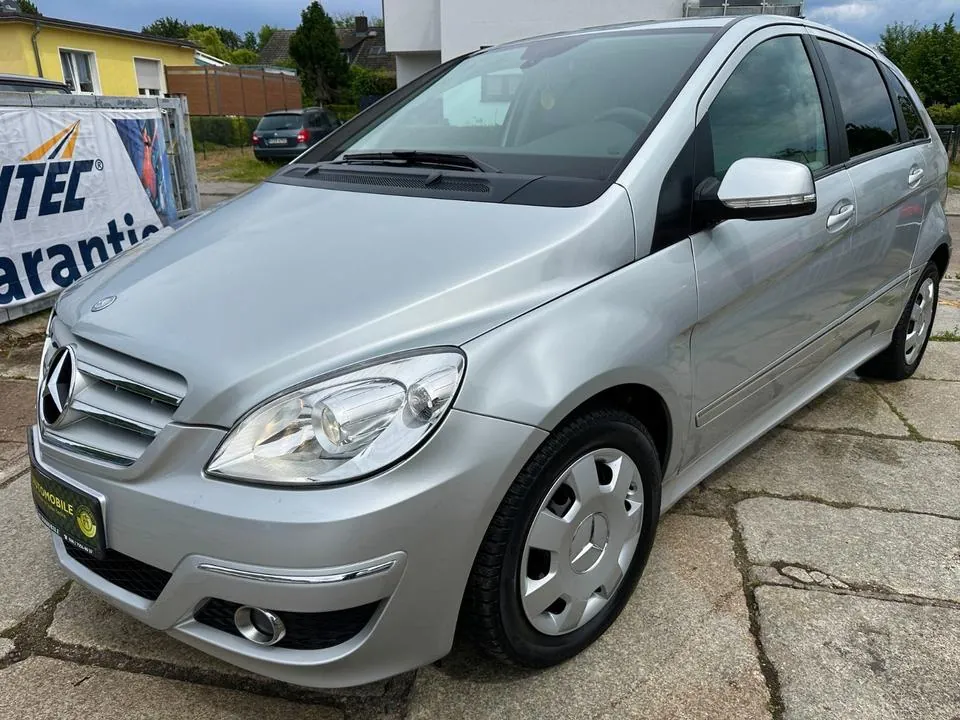 Mercedes-Benz B 180