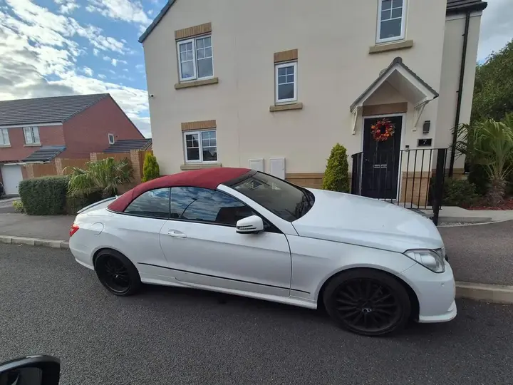 Mercedes-Benz E-Class 2012 photo 4