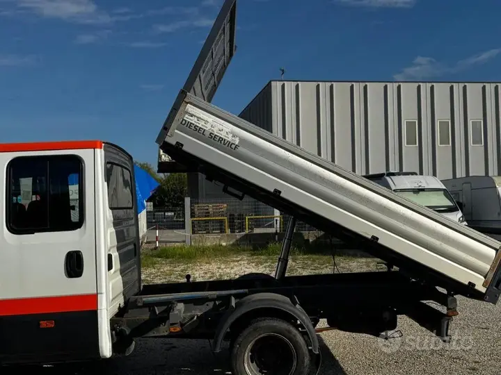 Iveco Daily 2015 photo 5