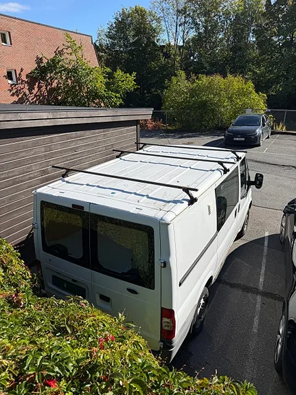 Ford Transit 300S Van 2010 photo 4