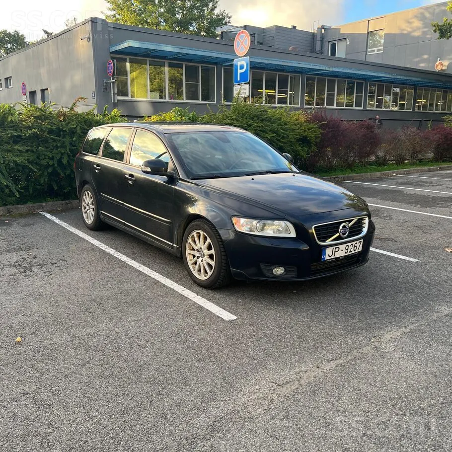 Volvo V50 2011 photo 2