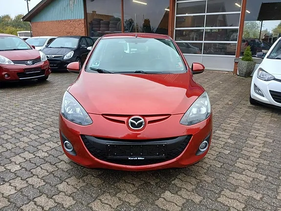 Mazda 2 2014 photo 3