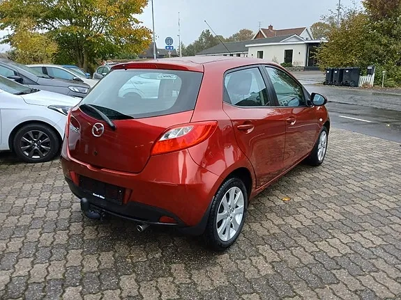 Mazda 2 2014 photo 4