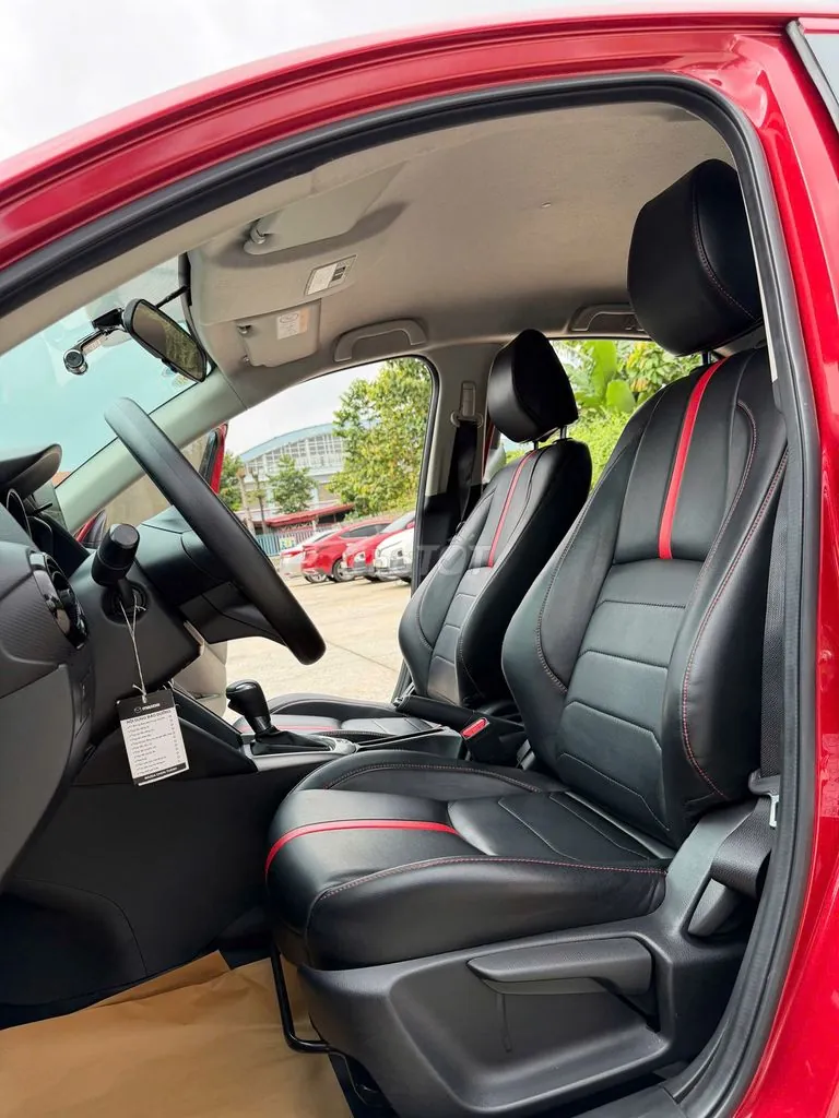 Mazda 2 2024 photo 3