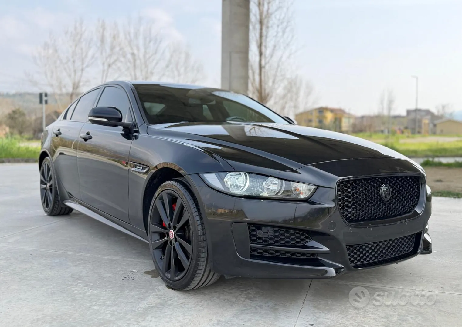 Jaguar Xe 2017 photo 2