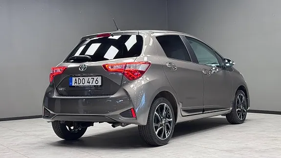 Toyota Yaris 2017 photo 2