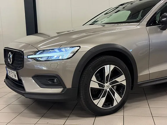 Volvo V60 Cross Country 2019 photo 4