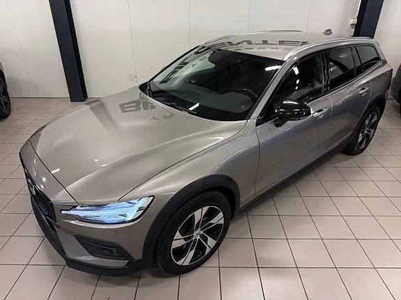 Volvo V60 Cross Country 2019 photo 2