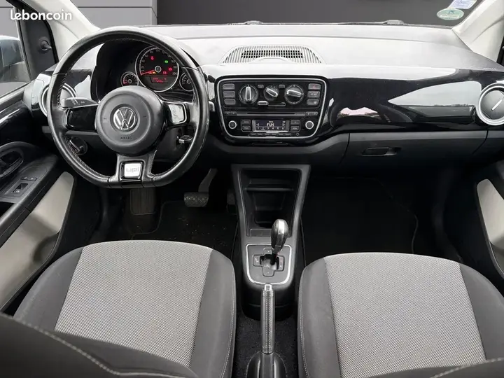 Volkswagen Up 2013 photo 2