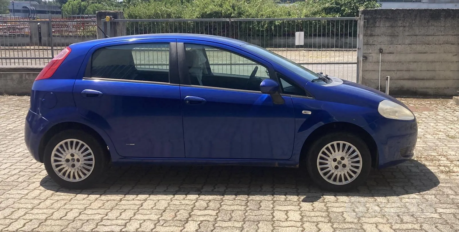 Fiat Grande Punto 2006 photo 2