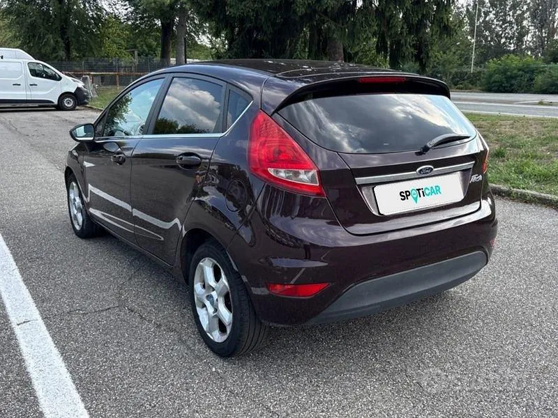Ford Fiesta 2011 photo 3