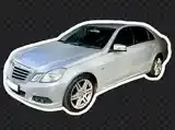 Mercedes-Benz E-Class 2011 photo 3
