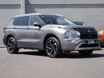 Mitsubishi Outlander 2022 photo 2