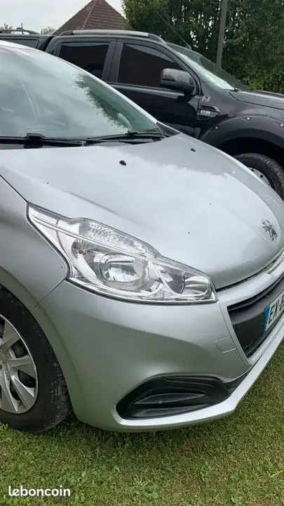 Peugeot 208 2018 photo 3