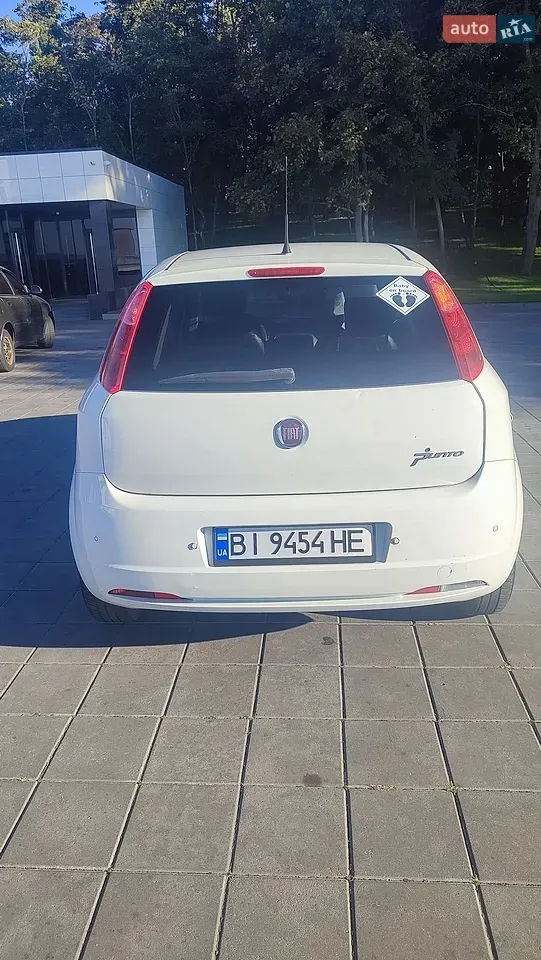 Fiat Grande Punto 2011 photo 3