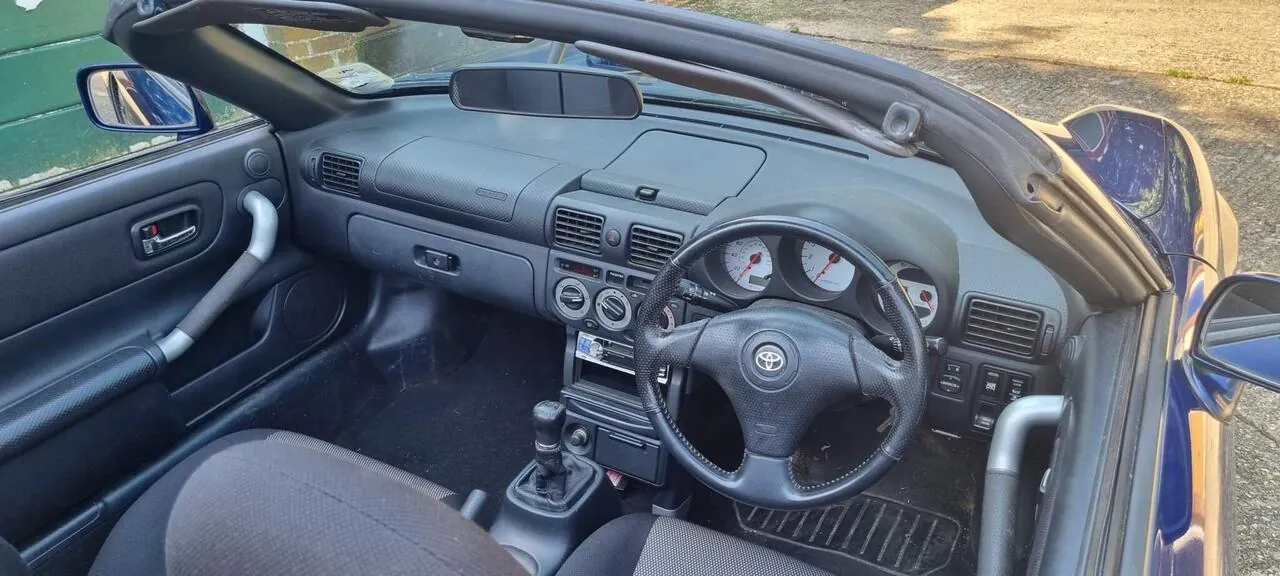 Toyota Mr2 2002 photo 2