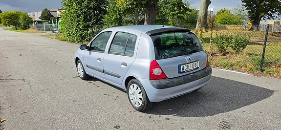 Renault Clio 2004 photo 2