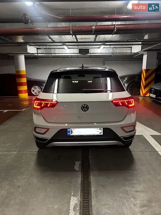 Volkswagen T-Roc 2023 photo 2