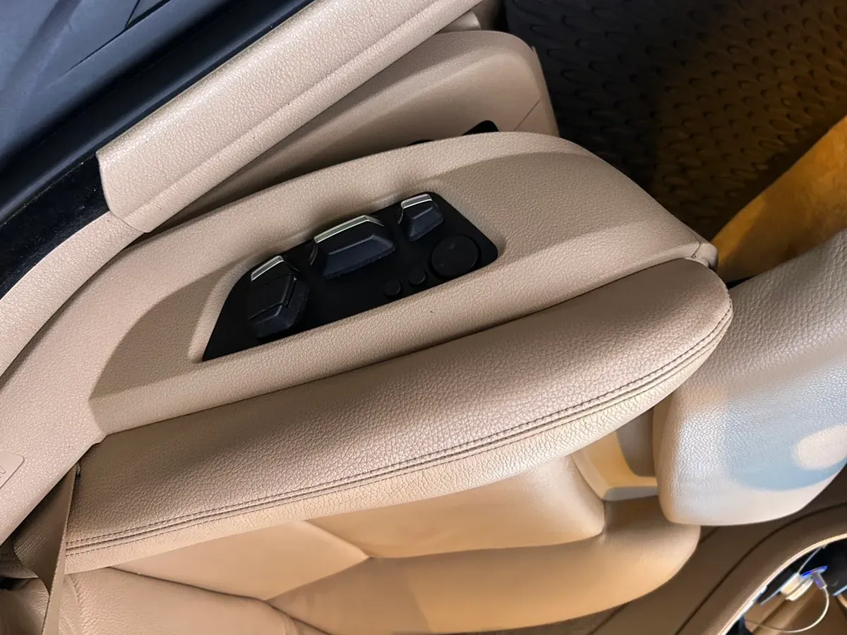 BMW 5 Series 2012 photo 3