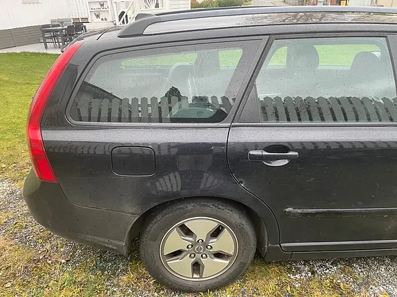 Volvo V50 2010 photo 2