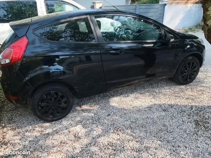 Ford Fiesta 2013 photo 2