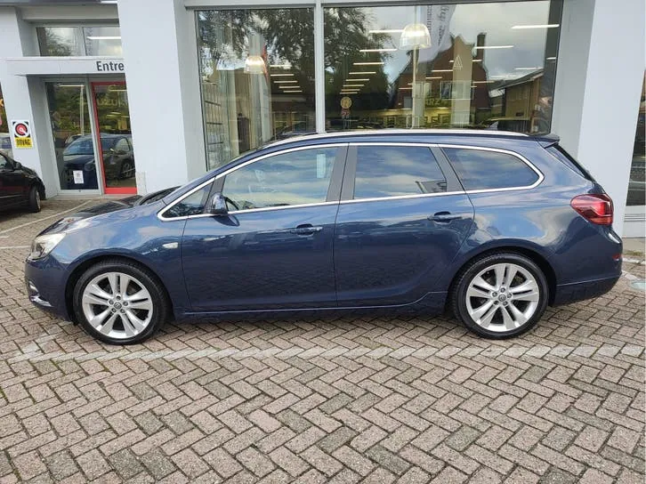 Opel Astra 2013 photo 2