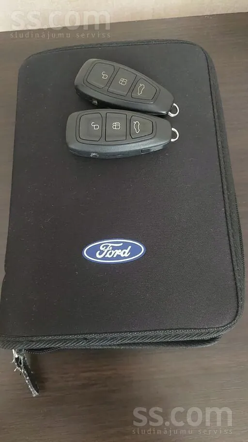 Ford Galaxy 2010 photo 2