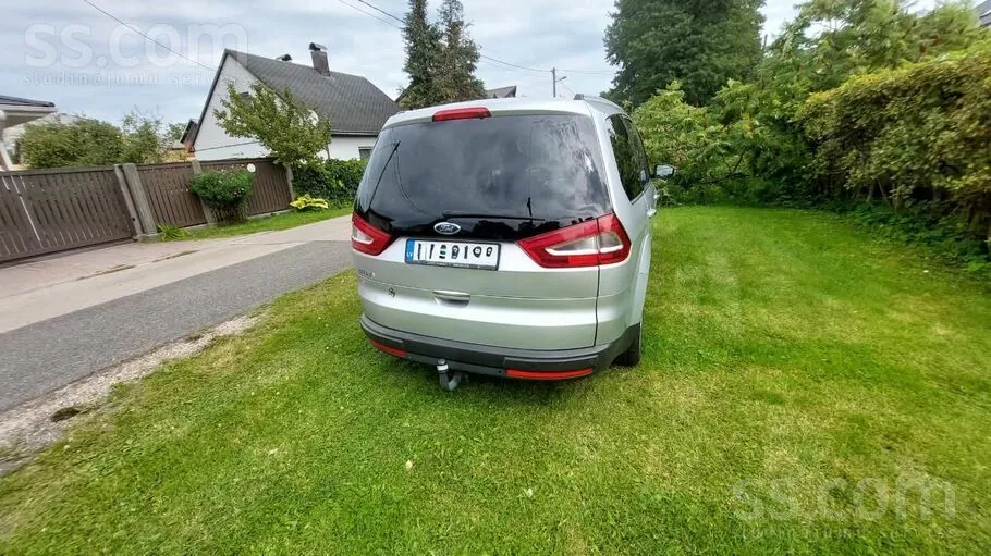 Ford Galaxy 2010 photo 3