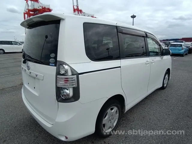 Toyota Voxy X L Edition 2008 photo 4