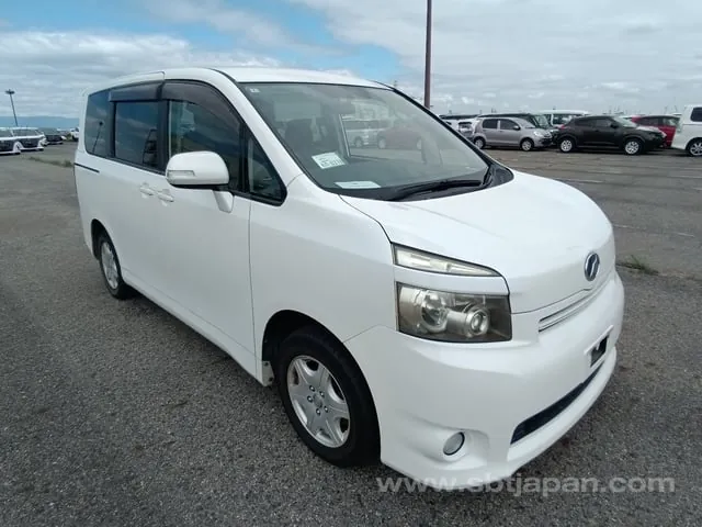 Toyota Voxy X L Edition