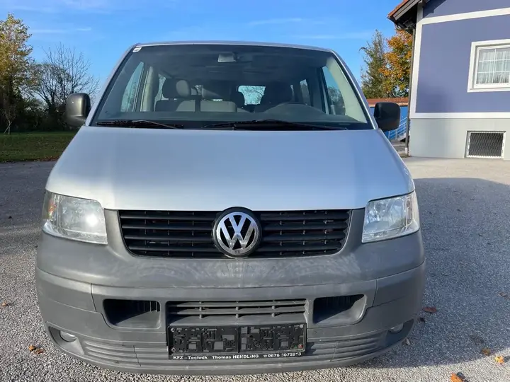Volkswagen T5 Shuttle