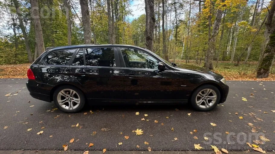 BMW 318 2009 photo 3
