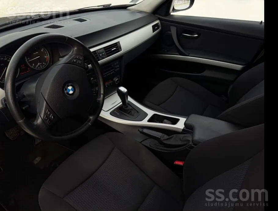 BMW 318 2009 photo 4