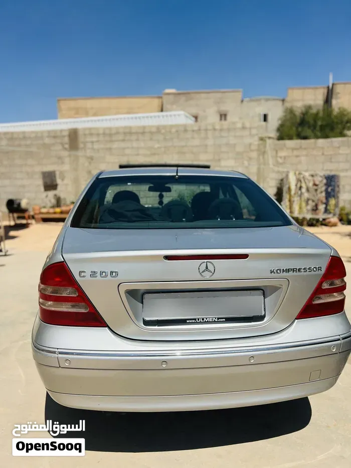 Mercedes-Benz C-Class 2004 photo 2