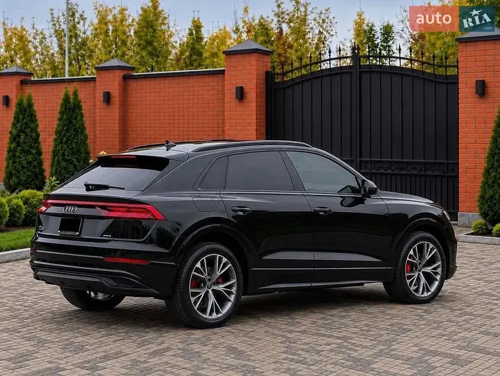 Audi Q8 2021 photo 2