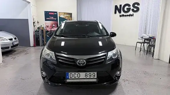 Toyota Avensis 2013 photo 2