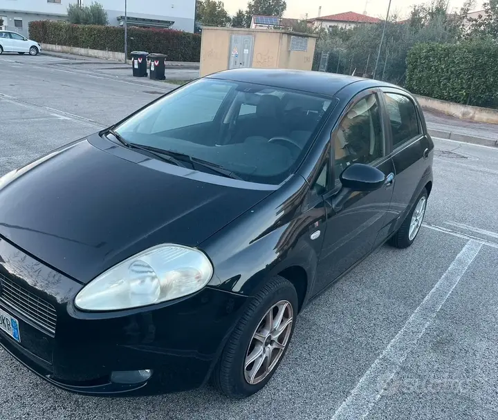 Fiat Grande Punto 2007 photo 3
