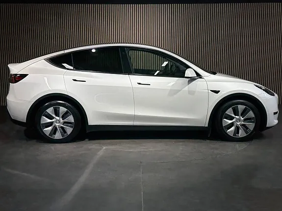 Tesla Model Y 2023 photo 3