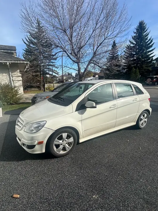 Mercedes-Benz B-Class 2010 photo 2