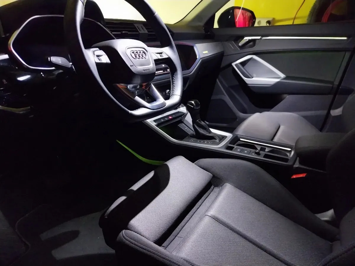 Audi Q3 2021 photo 2
