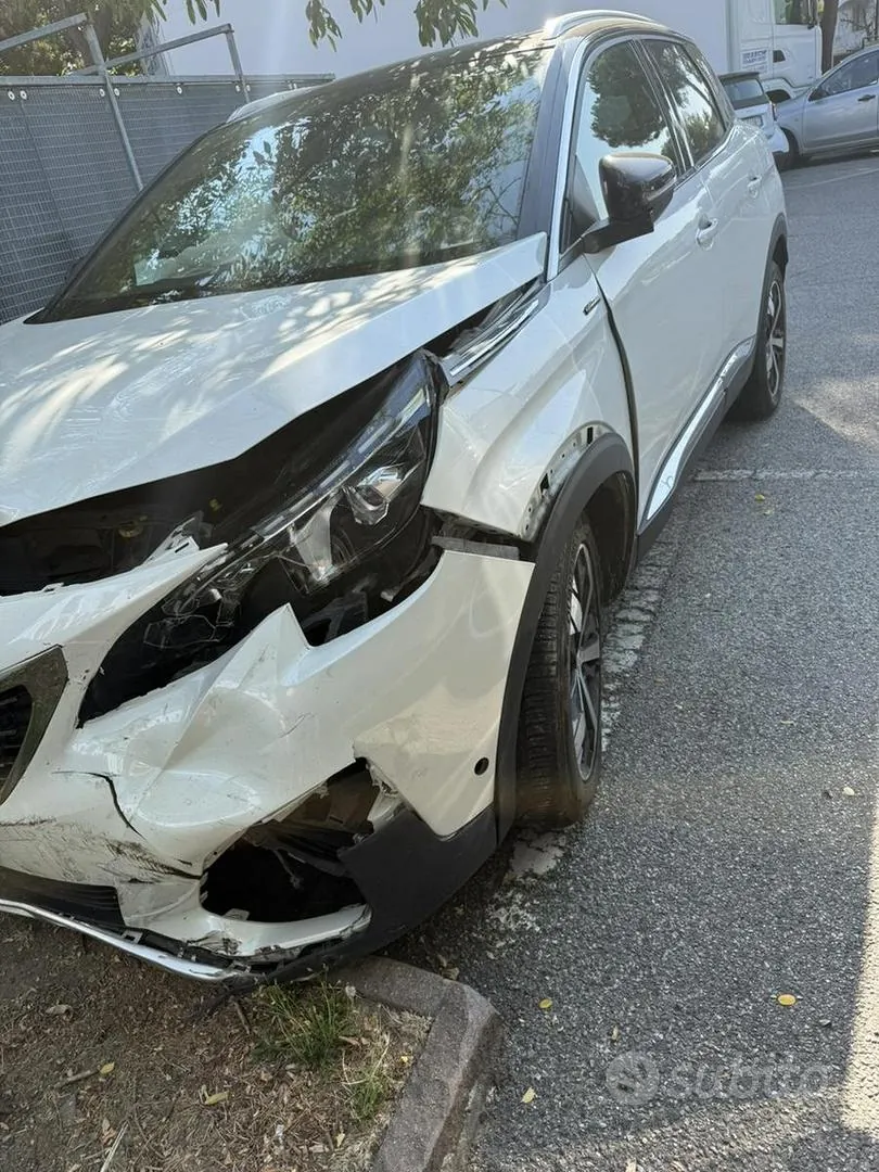 Peugeot 3008 2020 photo 2